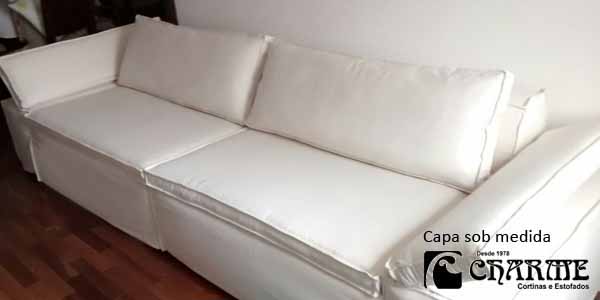 Capa sob medida para sofá moderno com acabamento diferenciado em sarja branca